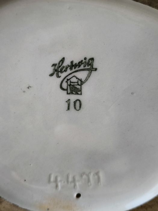 Порцеланова фигура Hertwig & Co