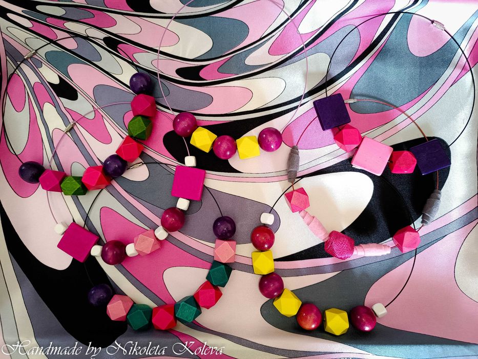 Дамски твърди колиета,ръчна изработка