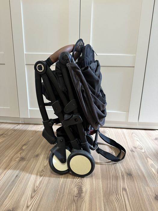 Carucior sport Lionelo Julie One foarte practic se pliaza ca o geanta