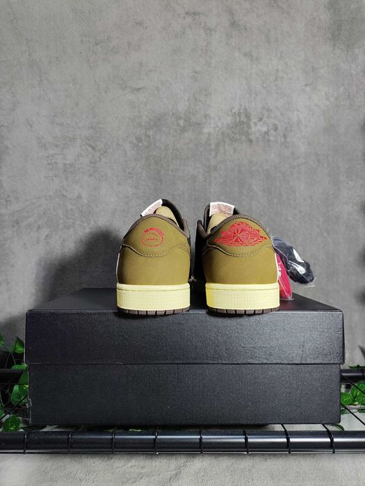 Air Jordan 1 low X Travis Scott marimea 47.5