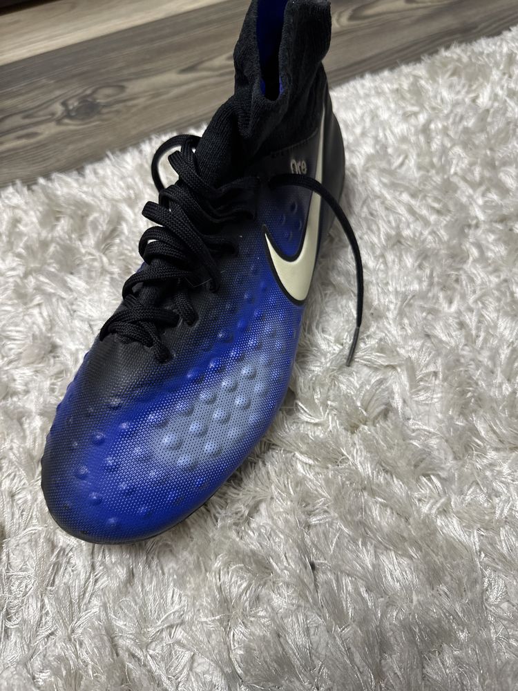 Nike Magista noi