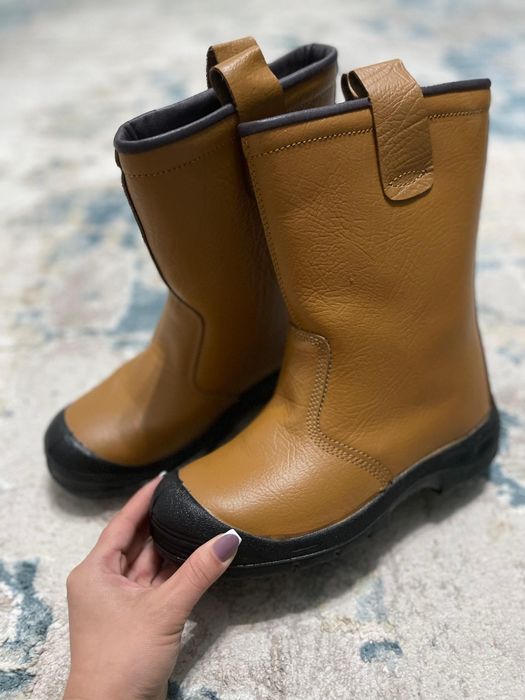 Продам сефти ботинки