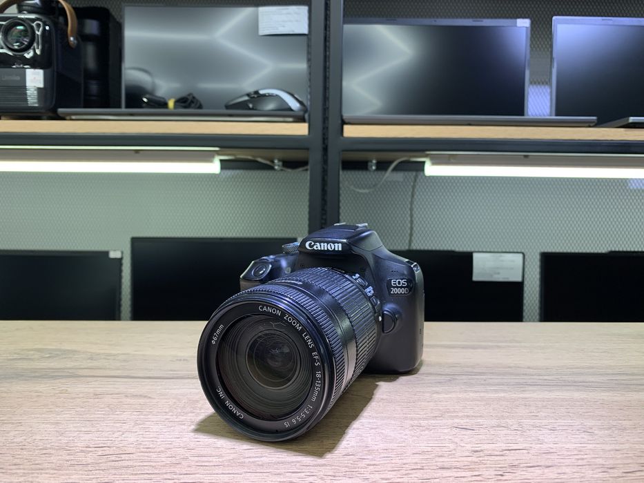 Фотоаппарат Canon EOS 2000D, EFS 18-135 mm, флешка 64 ГБ, 1200/А10