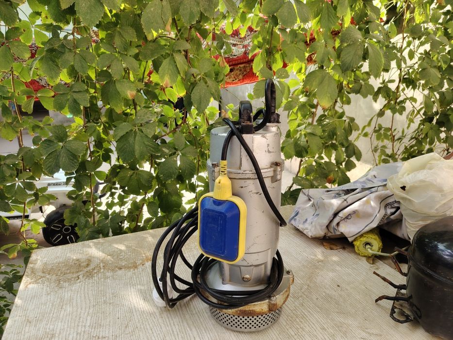 Вадиной насос атличном состояни хороший телефон