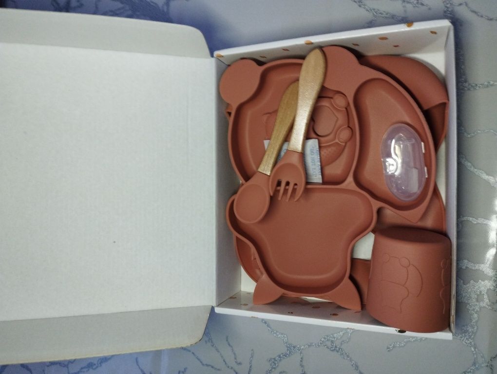 Подарочный набор детской посуды из силикона
