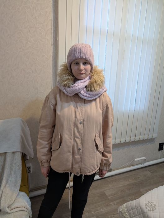 Срочно отдадим куртку,шапку,шарф.