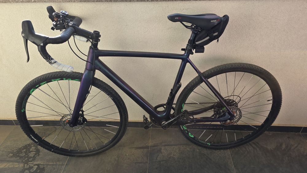 Bicicleta gravel carbon culoare cameleon