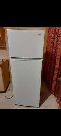 Холодильник АRG белого цвета б/ у в отличном состоянии, пользовались в