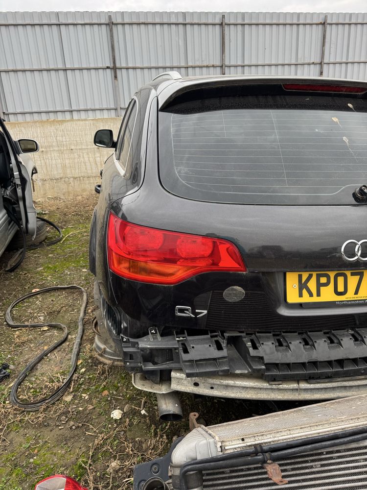 Tripla stop stanga spate audi Q7 an fabricatie 2008