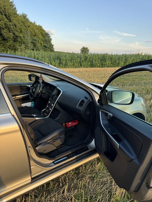 Volvo xc60 D4 2.0D 180cp IMPECABIL