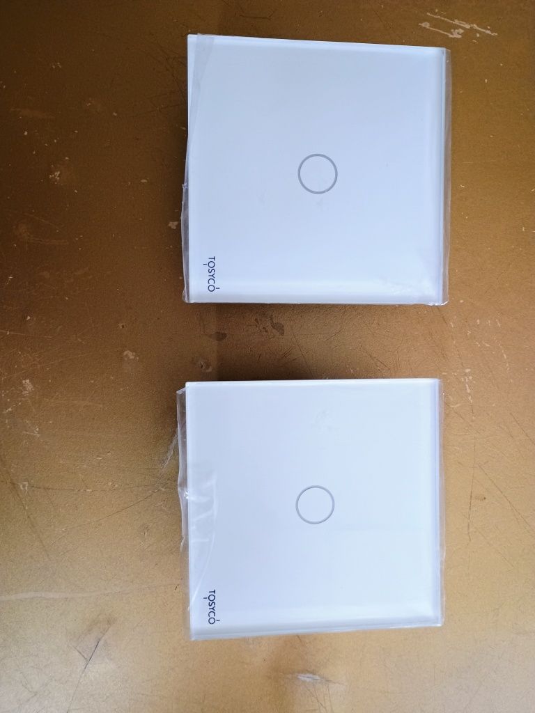 Vand doua întrerupătoare inteligente wi-fi cu Touch