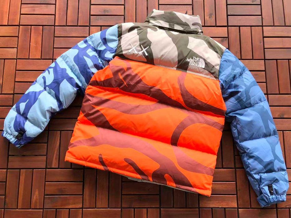 Geaca The North Face KAWS noua