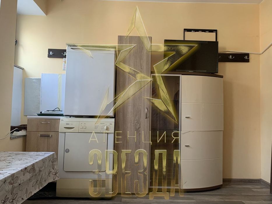 Дава се под наем Едностаен апартамент в Пловдив, Кършияка - 35 кв.м за 245 € - Снимка #1