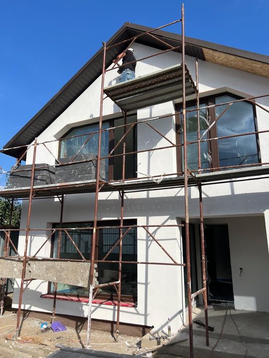 Muncitor în construcții - lucrări interioare și exterioare