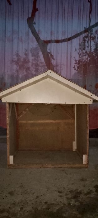 Домик для собак и петухов