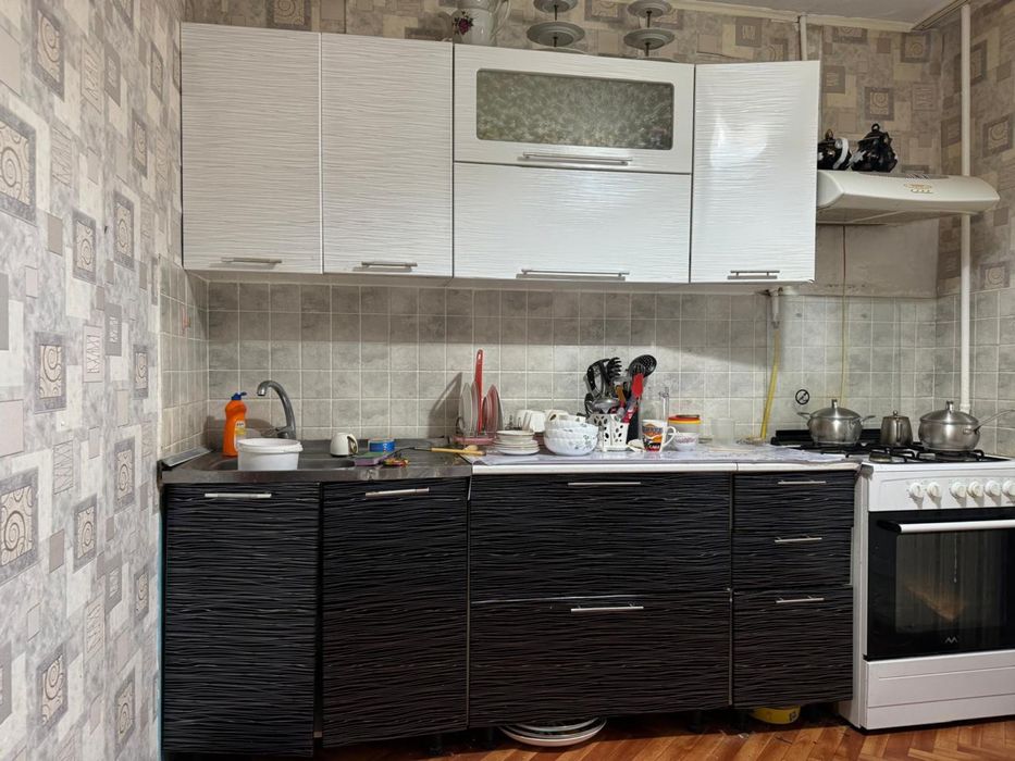 Отдам даром кухонный гарнитур. Срочно!