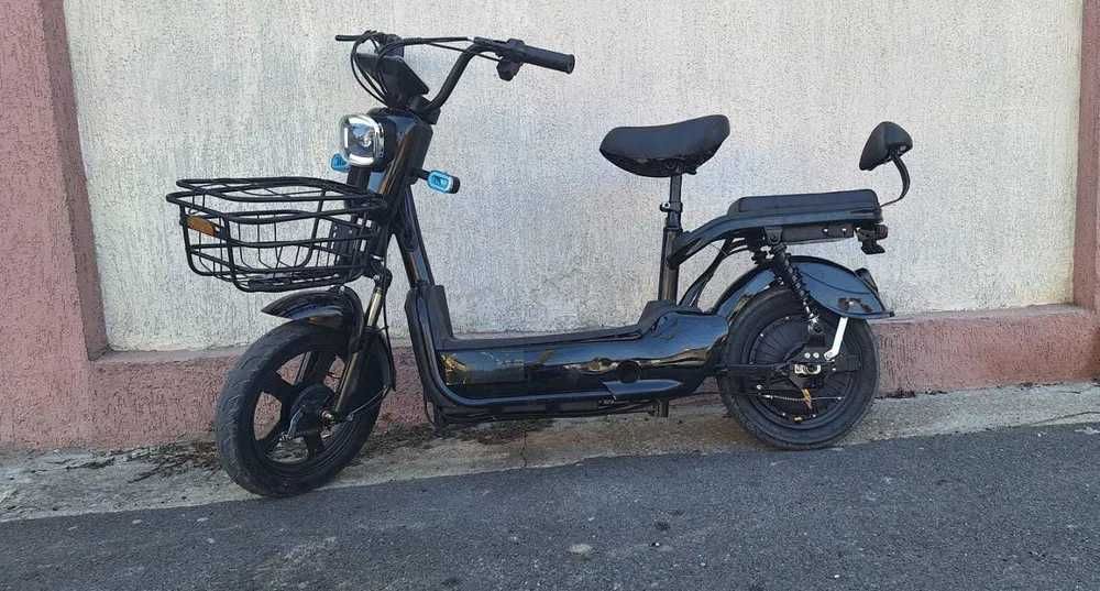 Trotineta Scuter electric cu semnalizari jante model full 39KM ca nou