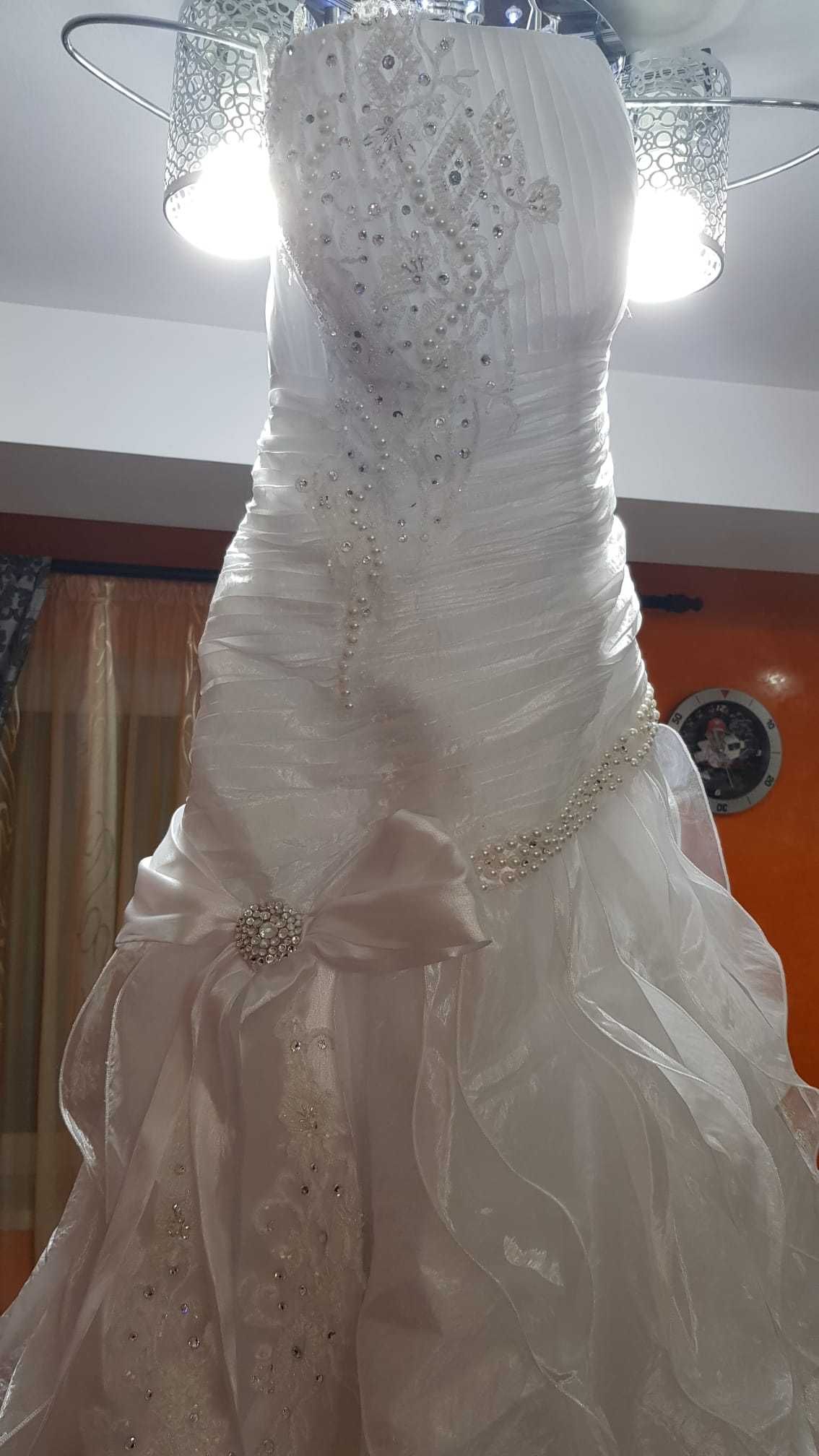 Vând rochie de mireasă
