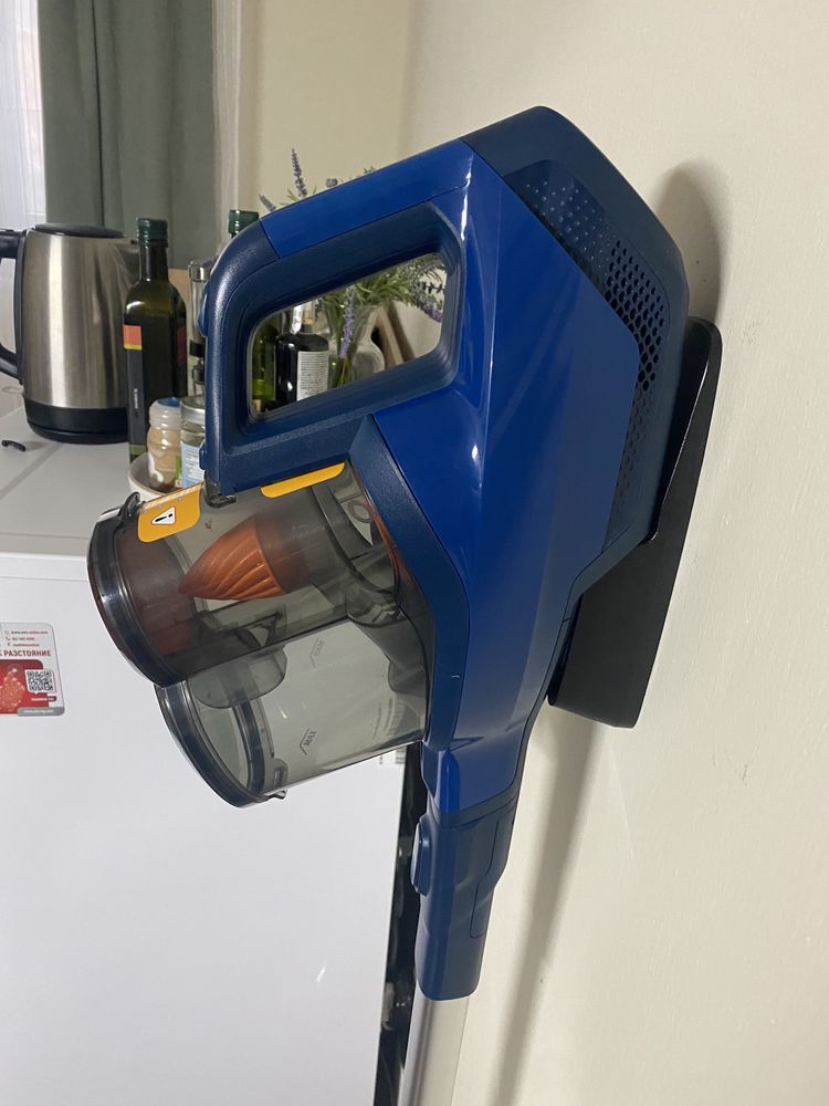 PHILIPS SpeedPro Безкабелна вертикална прахосмукачка FC6724/01