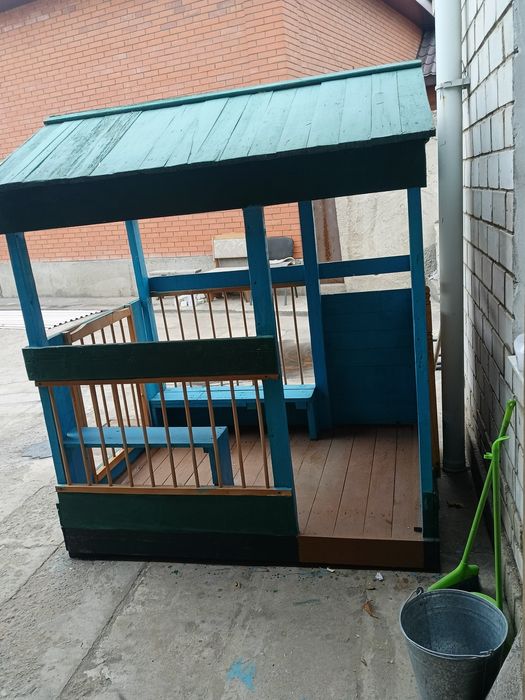 Дом и игрушки для детей