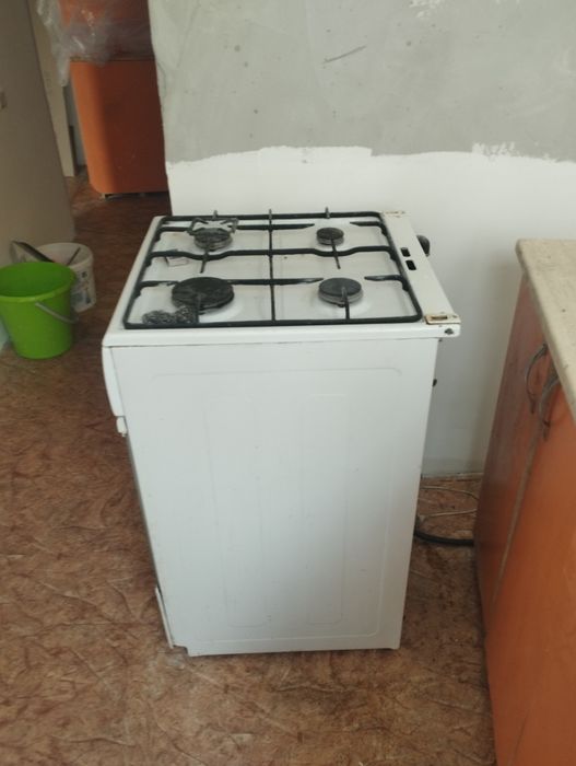 Продам б/у газ плиту
