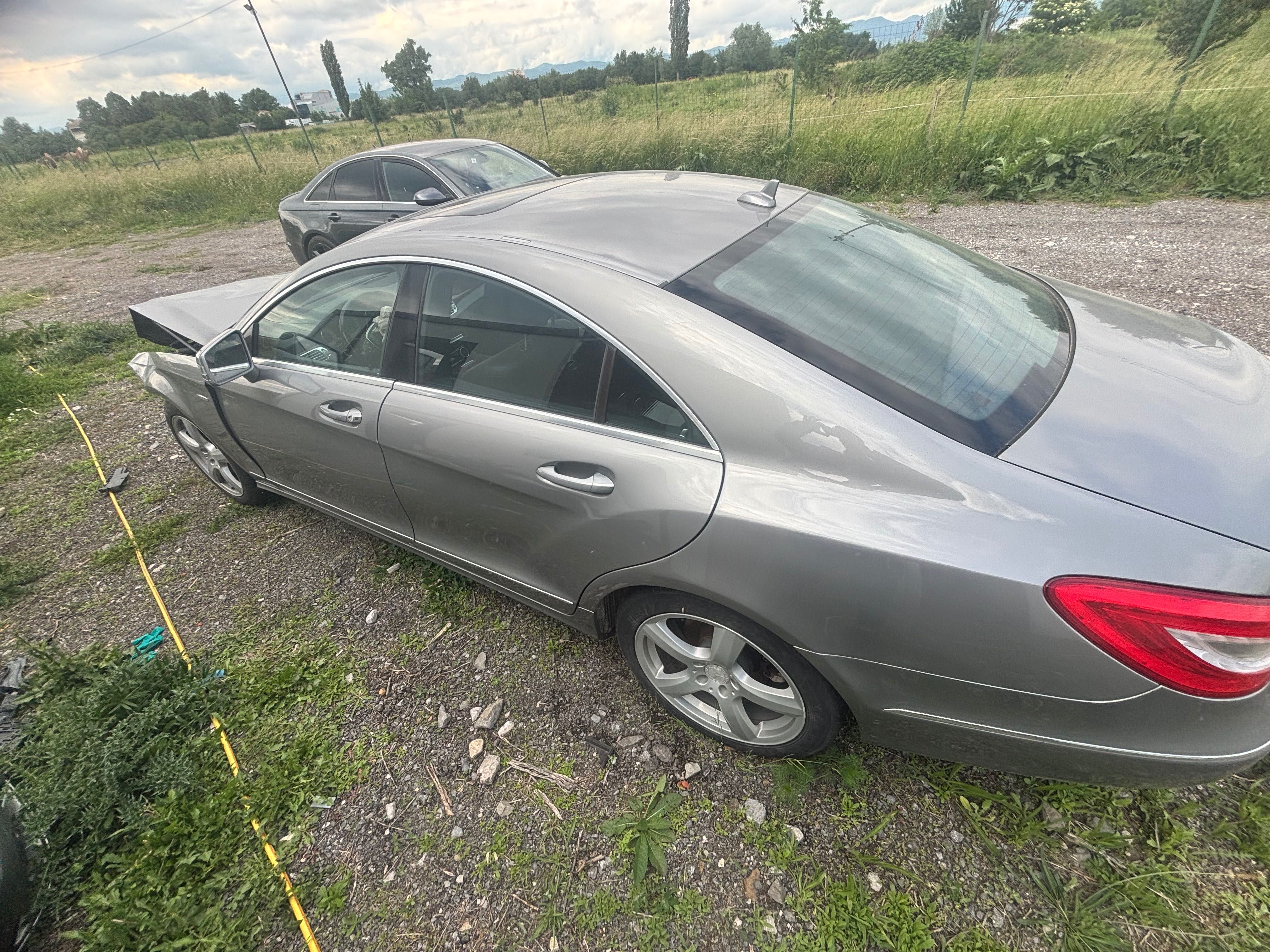 Продавам части за Мерцедес CLS 350 2012