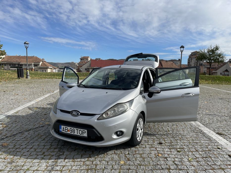 Ford Fiesta 1.6 TDCi 95 CP – 2011 – Euro 5 – Moondust Silver