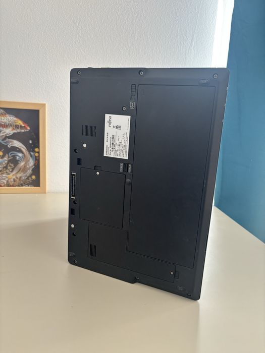 Fujitsu Lifebook U748• i7-8565u• 16gb ram• SSD Samsung 256• 14 inch