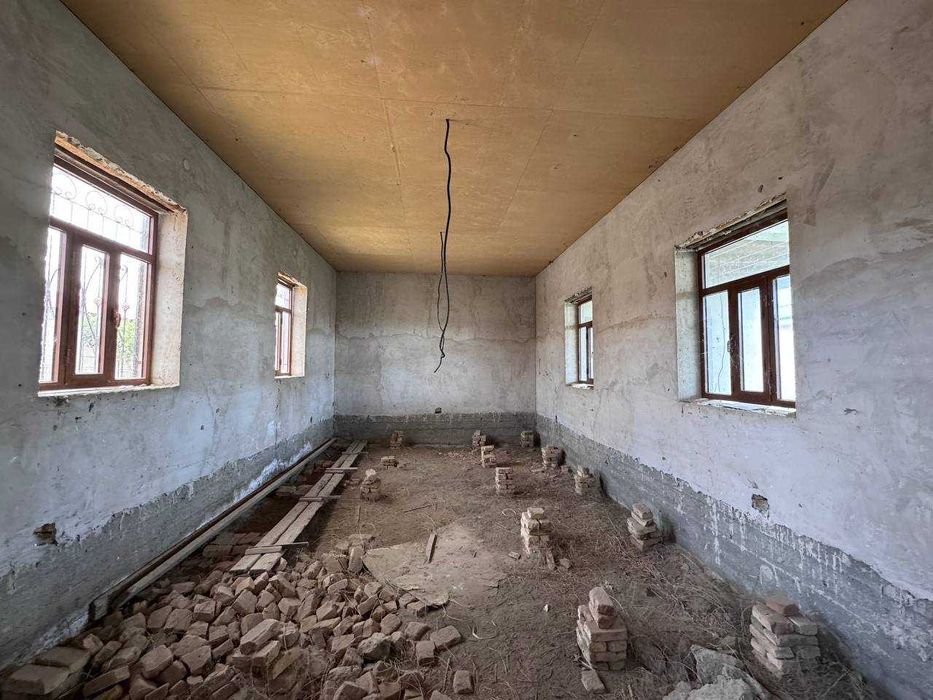 8 сотичли участкасотилади,  каропка