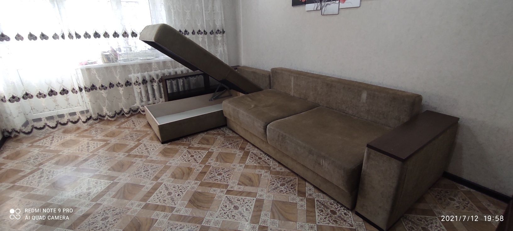 Продам угловой диван в отличном состоянии.