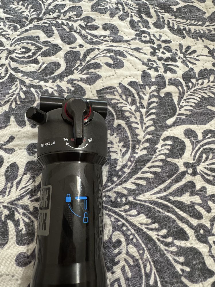 Продавам шок Rockshox Deluxe Select+ 230x62