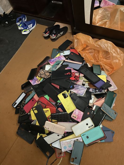 Чехлы на телефоны остатки