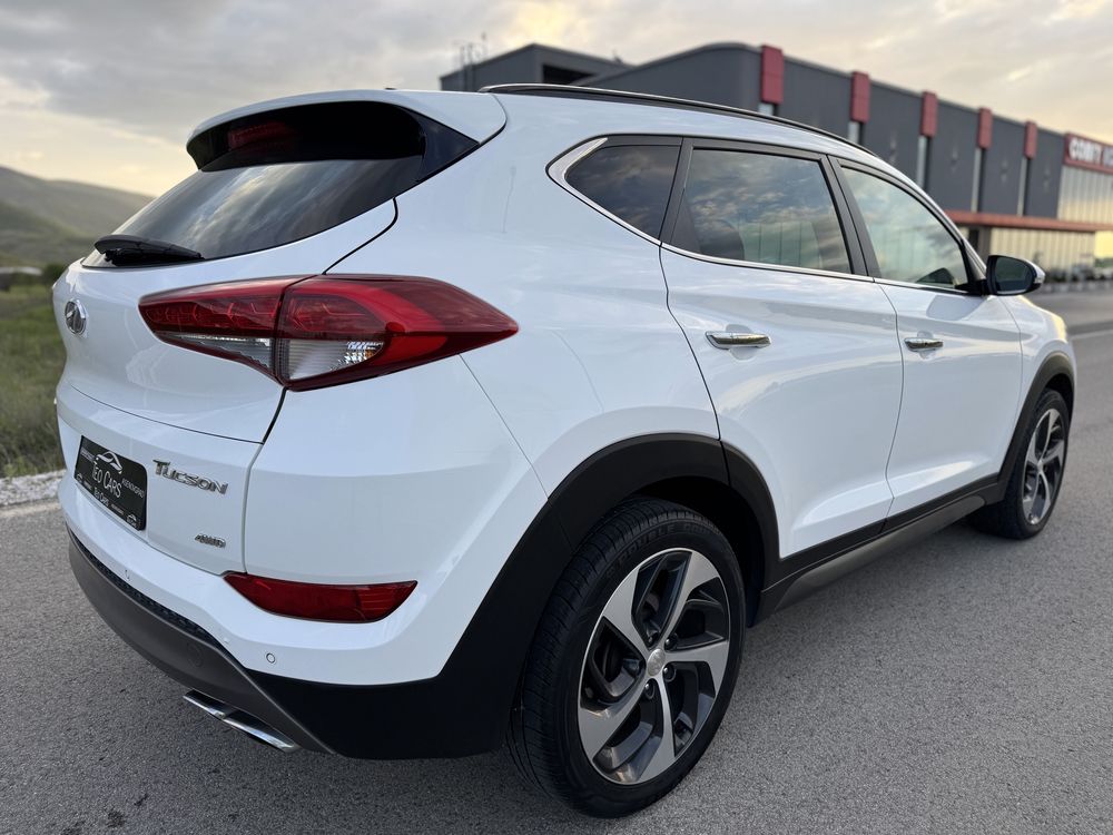 Hyundai Tucson 2.0 CRDi 4WD / FULL / NAVI / CAMERA / PANORAMA