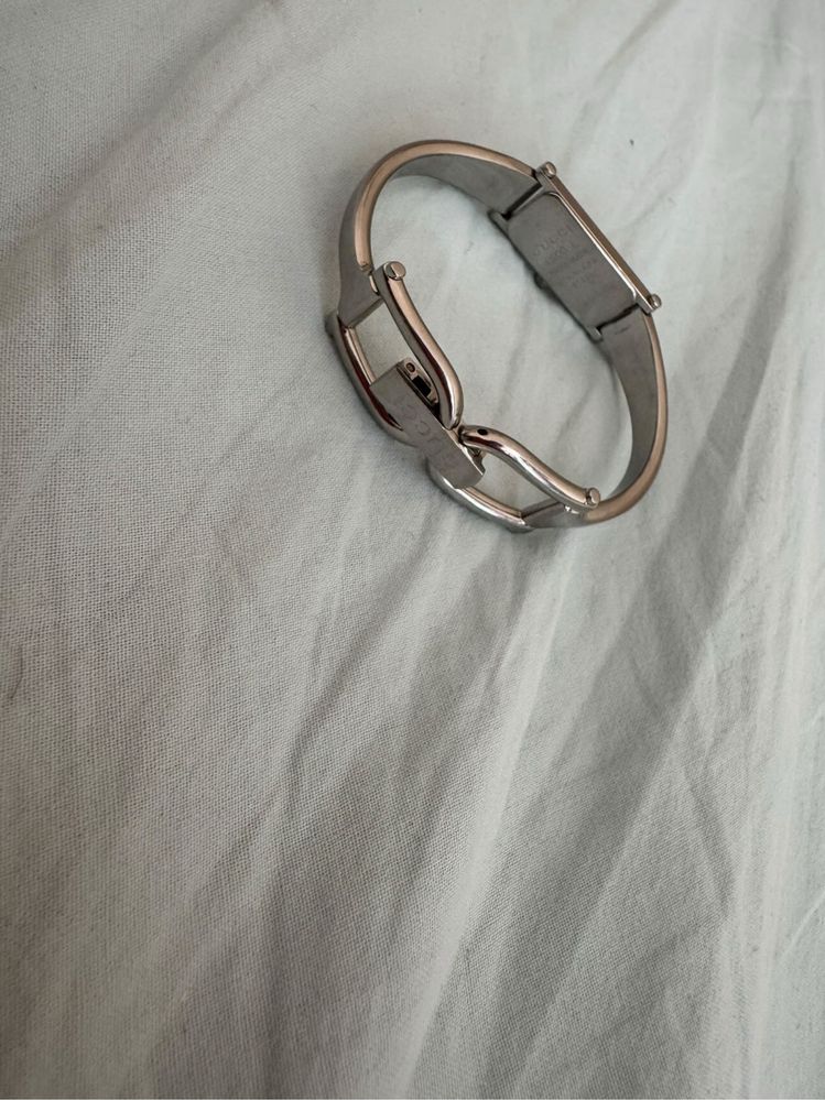 Часовник на GUCCI