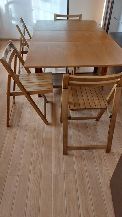 Set MASĂ extensibilă(6 persoane) cu  SCAUNE din lemn