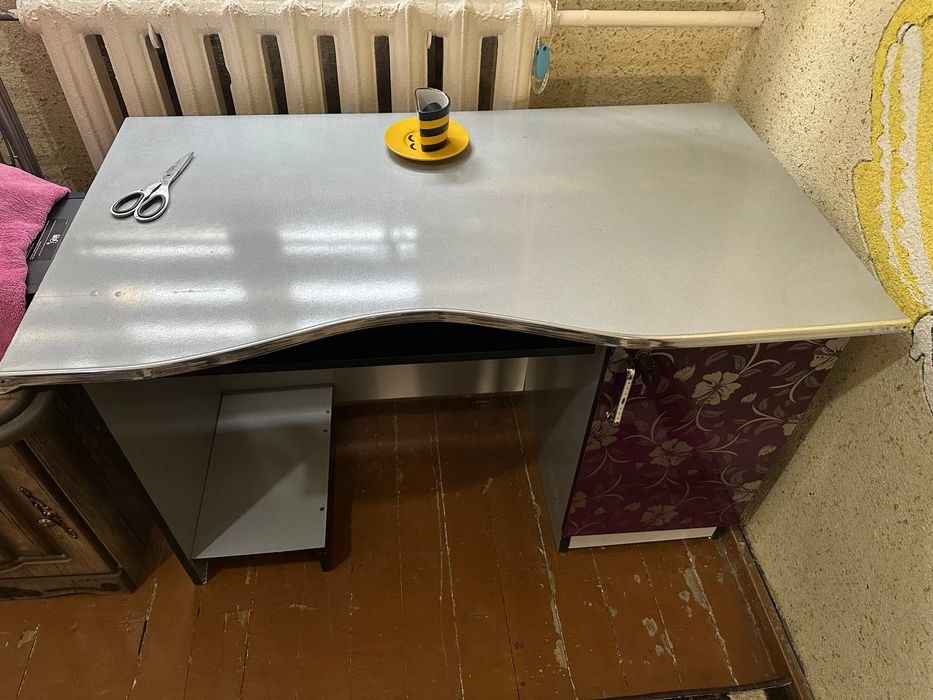 Продам компьютерный столик