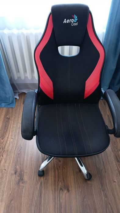 Игровое кресло AeroCool в хорошем состоянии