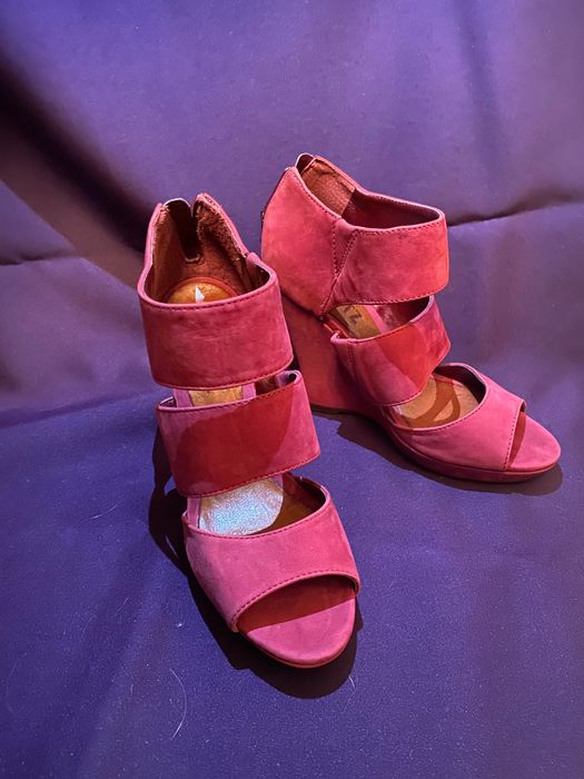 Велурени сандали Schutz