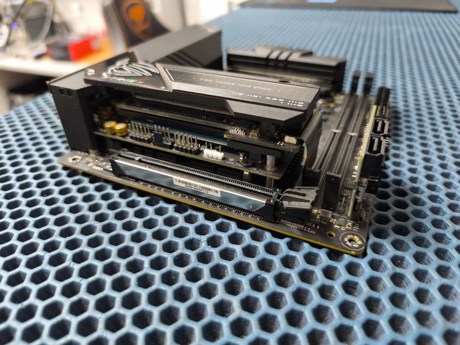 Продам asus strix z690-i wifi ddr5