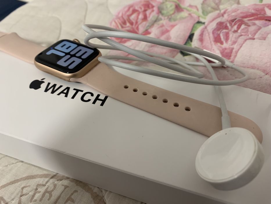 Apple Watch SE-розов; 40 мм