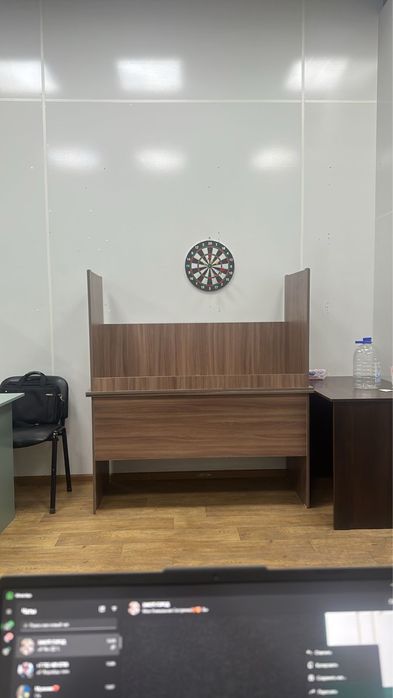 Офисные столы. Стол, стулья