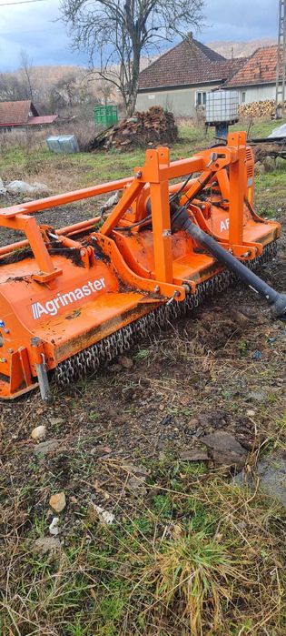 Vand 2 tocatori forestiere