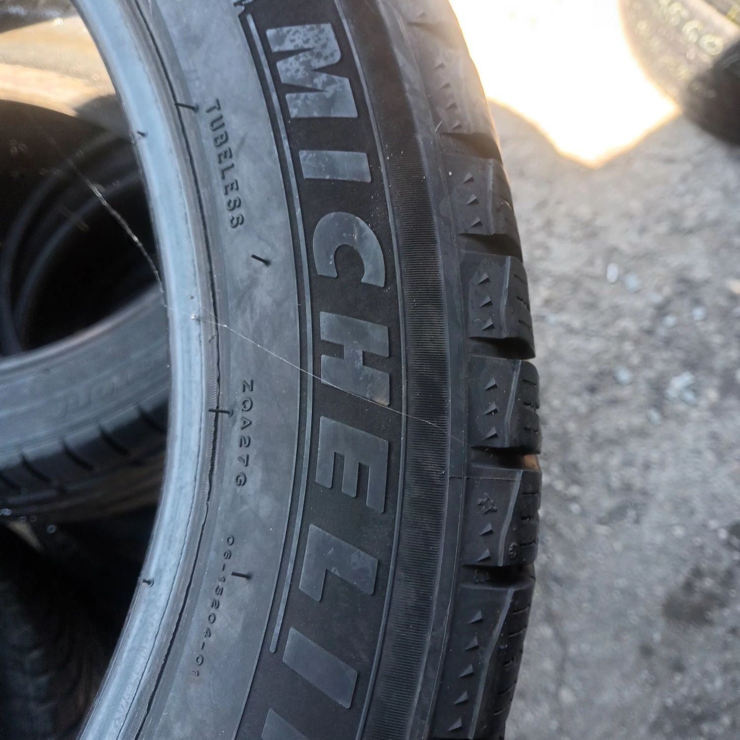 305 40 20 Michelin LATUDE 2бр зимни