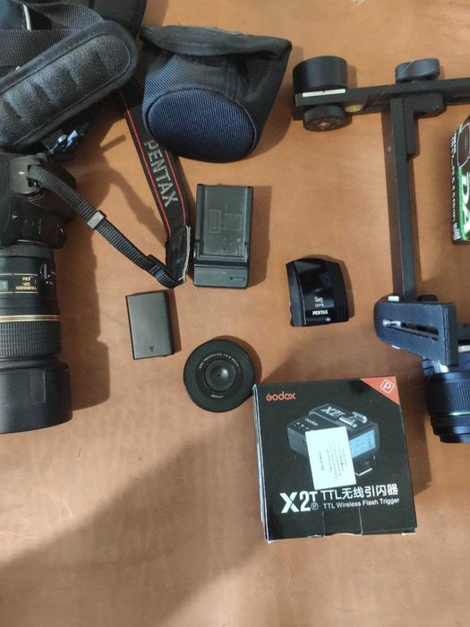 Aparat foto Pentax K-70 + 4 obiective + accesorii (macro, astro, 3D)