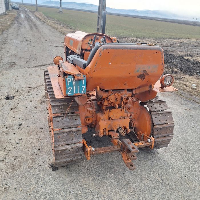Tractor pe șenile Fiat 312 cu monobloc și priza.