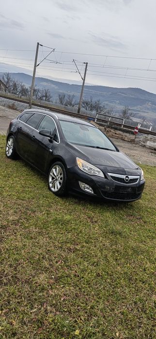 Vând Opel Astra J Sport Tourer 2.0 CDTI 165 CP Euro 5