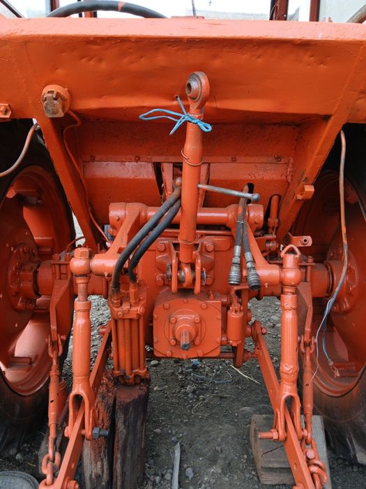 Tractor universal 650