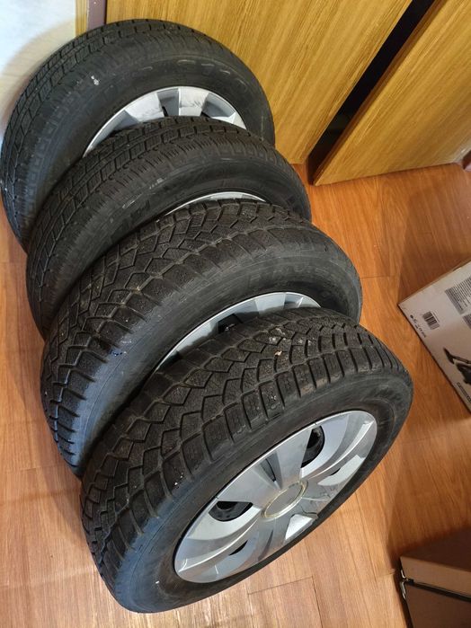 Vând 4 roti cu cauciucuri de iarna