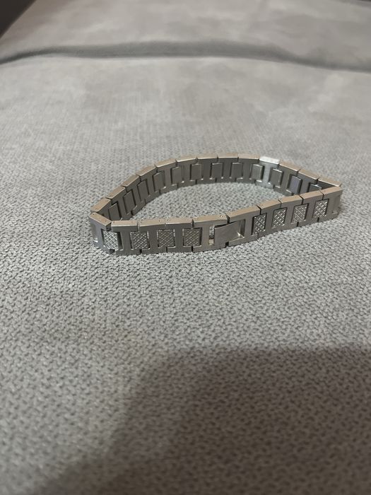 Гривна на Lacoste