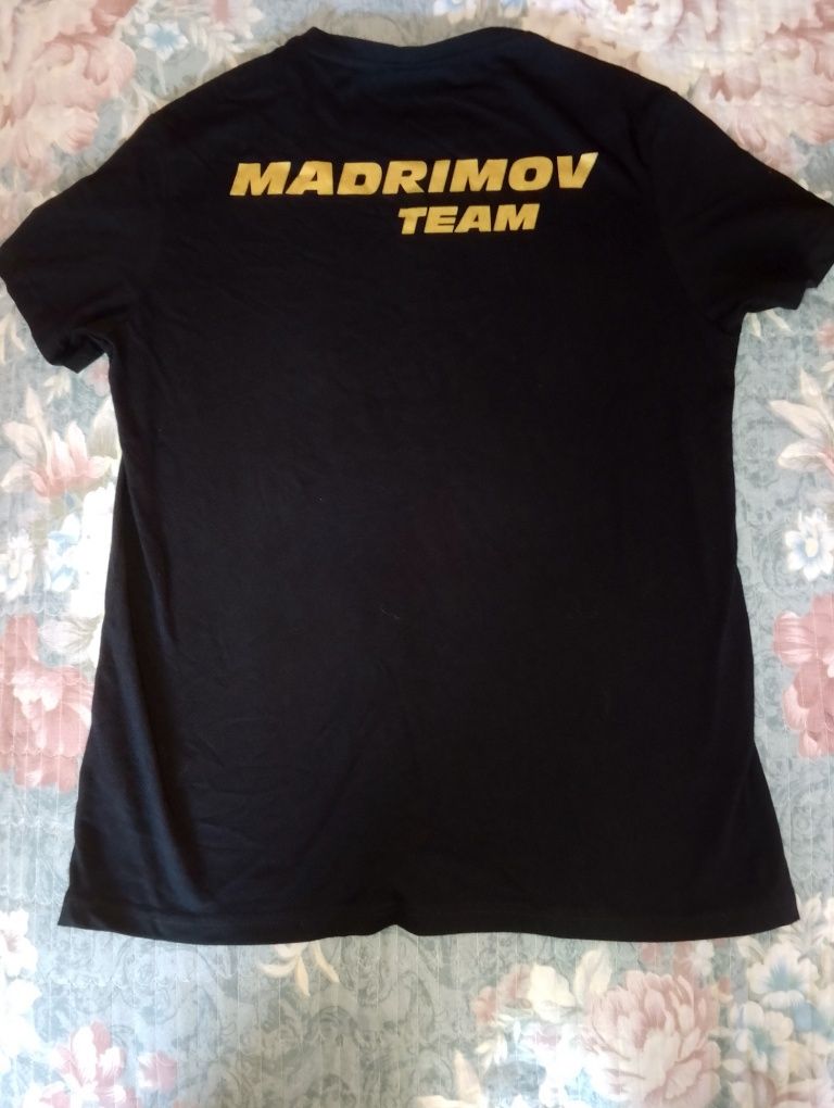 Israil Madrimov orginal futbolka ozidan sovga olingan